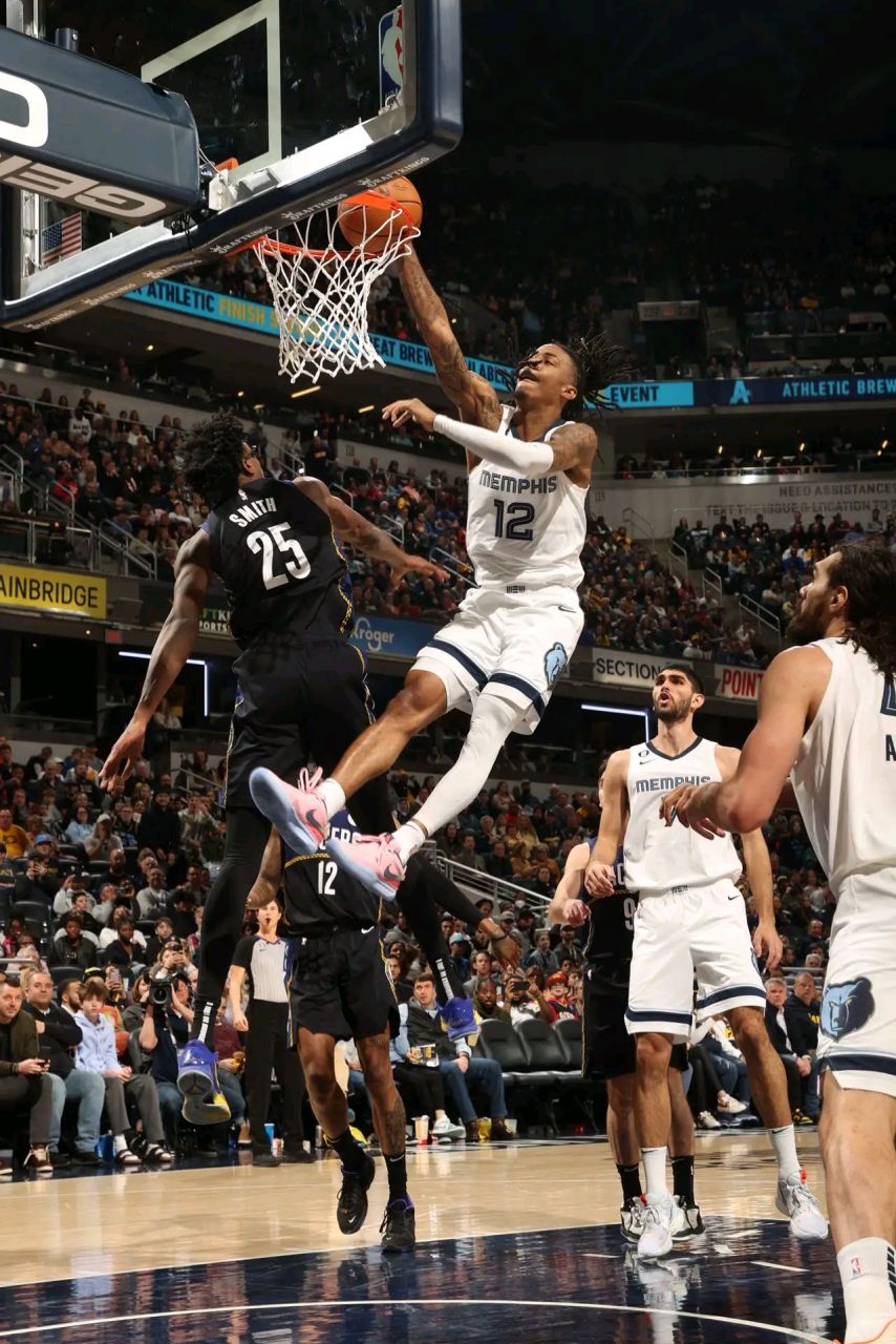 包含NBA扣篮周！步行者官方社媒晒出弗菲隔扣照的词条