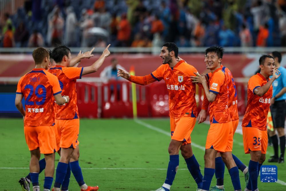 中超联赛：北京国安6-1大胜山东泰山