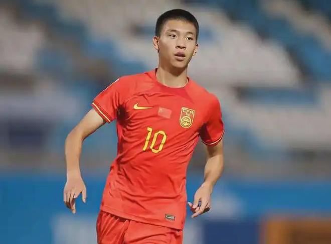 一场2-1绝杀，让中国队争冠起死回生，还送亚洲冠军2连败垫底出局的简单介绍