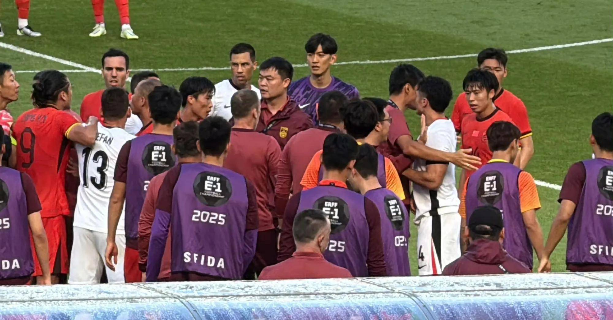 0-2！比国足还惨，亚洲冠军沦为鱼腩，9轮0胜5分，提前垫